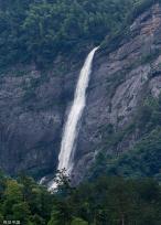 江西九江：庐山瀑布再现“飞流直下三千尺”景观