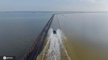 受强降雨影响 江西永修再现最美水上公路景观