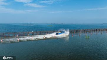 受强降雨影响 江西永修再现最美水上公路景观