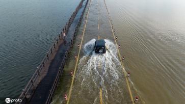 受强降雨影响 江西永修再现最美水上公路景观
