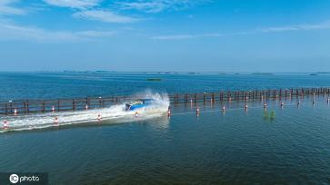 受强降雨影响 江西永修再现最美水上公路景观