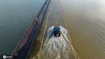 受强降雨影响 江西永修再现最美水上公路景观