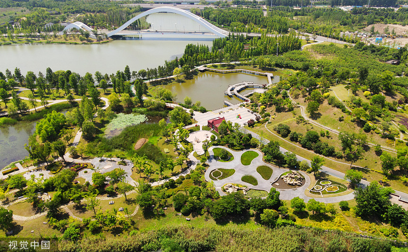 江苏扬州：运河三湾景区景色宜人