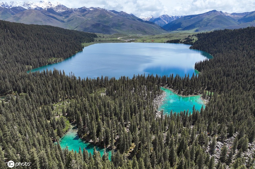 航拍甘孜“康巴第一圣湖”措普湖 风光壮美