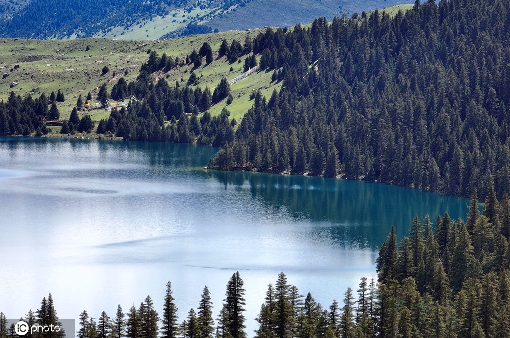 航拍甘孜“康巴第一圣湖”措普湖 风光壮美