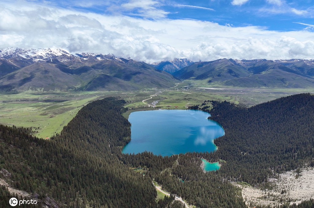航拍甘孜“康巴第一圣湖”措普湖 风光壮美