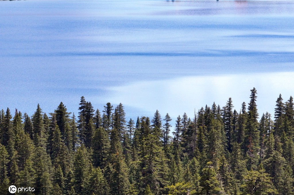 航拍甘孜“康巴第一圣湖”措普湖 风光壮美