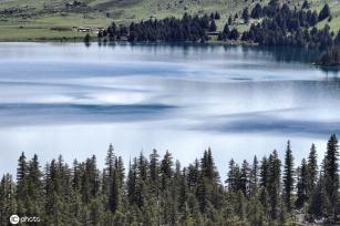 航拍甘孜“康巴第一圣湖”措普湖 风光壮美