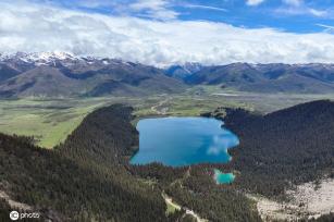 航拍甘孜“康巴第一圣湖”措普湖 风光壮美