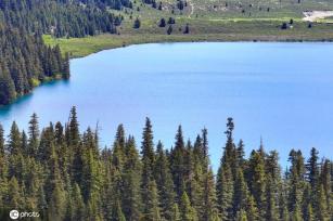 航拍甘孜“康巴第一圣湖”措普湖 风光壮美