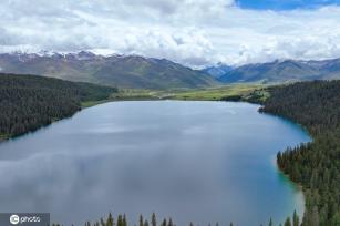 航拍甘孜“康巴第一圣湖”措普湖 风光壮美