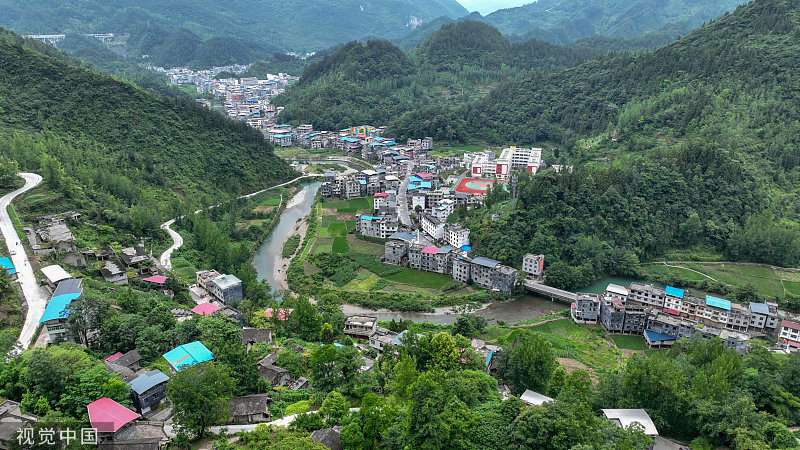 重庆酉阳：水泥厂换新颜 秀美村寨绿意浓