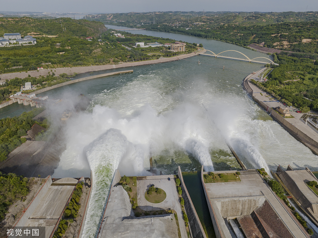 黄河调水调沙有序进行 小浪底泄水气势磅礴