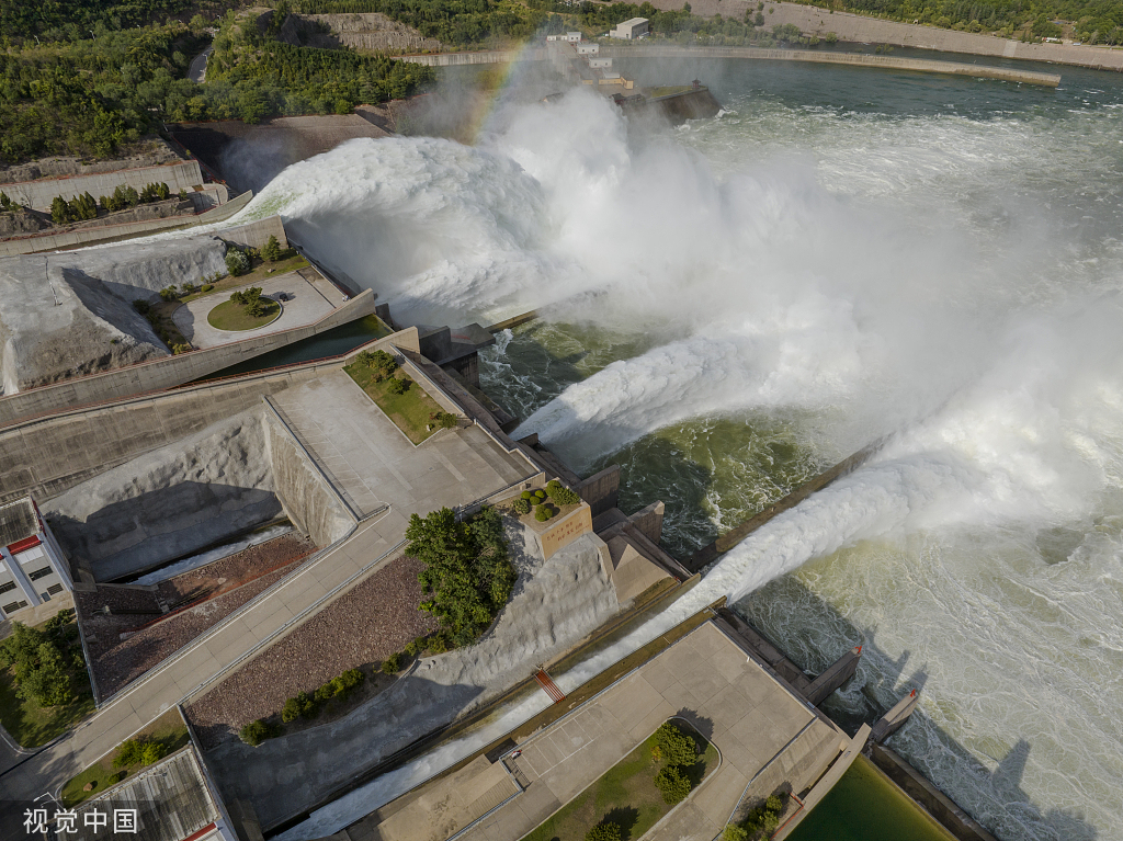 黄河调水调沙有序进行 小浪底泄水气势磅礴