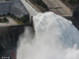 黄河调水调沙有序进行 小浪底泄水气势磅礴