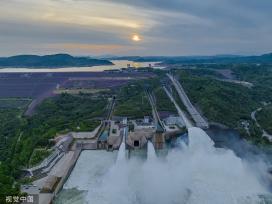 黄河调水调沙有序进行 小浪底泄水气势磅礴