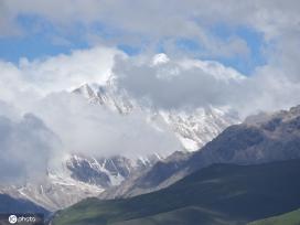 航拍四川理塘  夏日鲜花遍地色彩斑斓