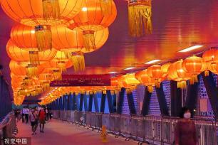 香港街头张灯结彩 庆回归气氛浓厚