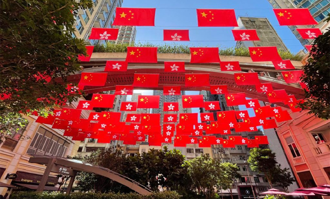 香港街头喜庆气氛浓厚