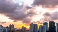 上海：日落时分晚霞柔美 与城市建筑相映成景