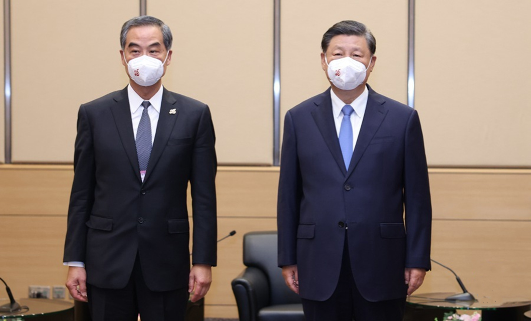 习近平会见全国政协副主席梁振英 委托相关方面转达对全国政协副主席董建华的问候