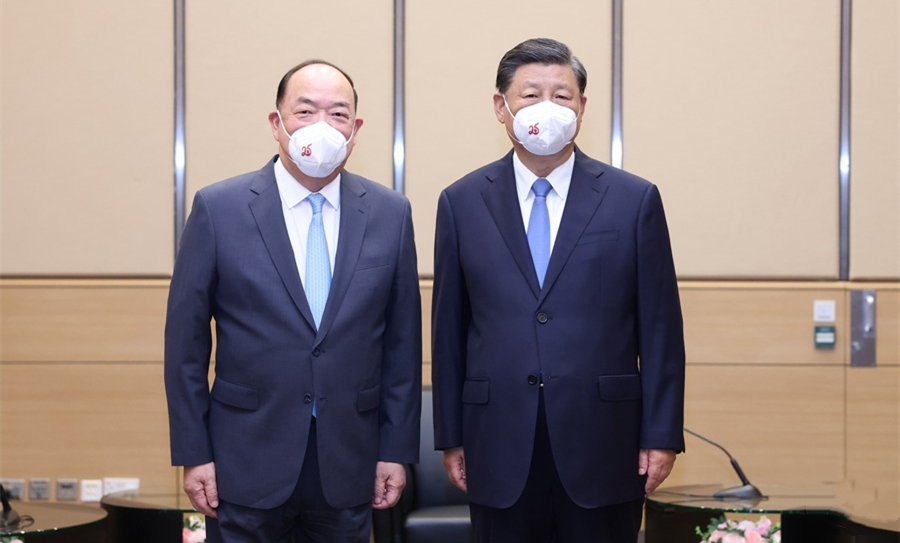 习近平会见贺一诚