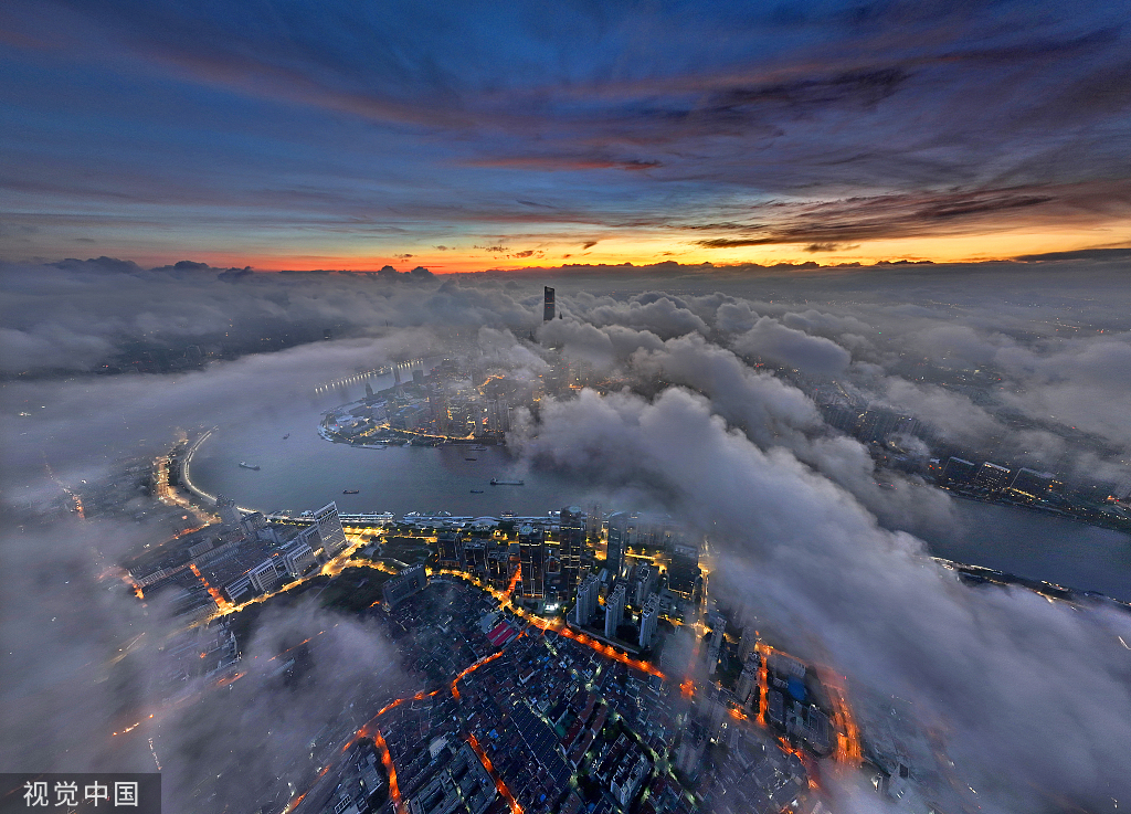 上海：梅雨季过后 天空现云海景观