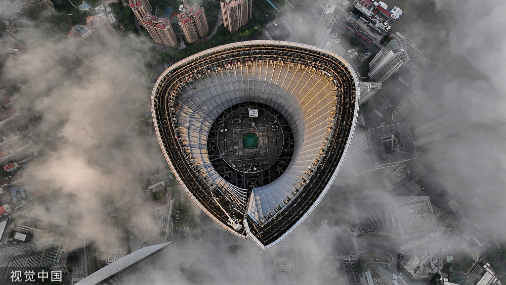 上海：梅雨季过后 天空现云海景观