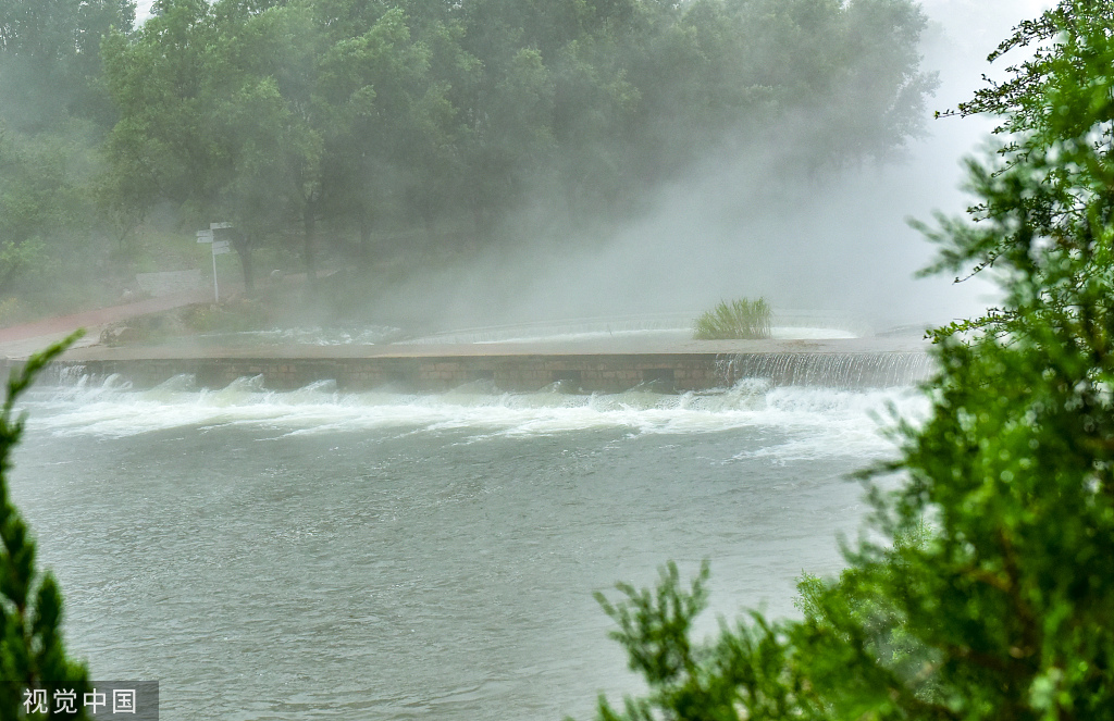 山东日照：潮白河雾气飘渺宛若仙境