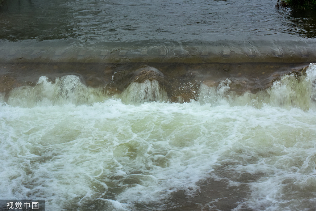 山东日照：潮白河雾气飘渺宛若仙境