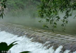 山东日照：潮白河雾气飘渺宛若仙境