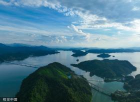 浙江淳安：千岛湖呈现“蓝色湖光”