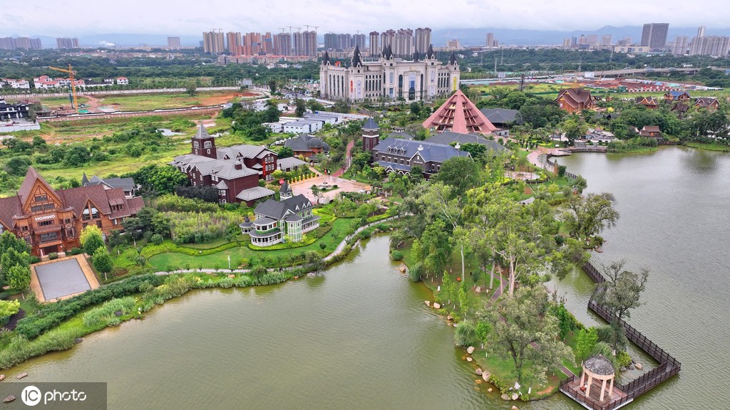 江西赣州：特色小镇入画来