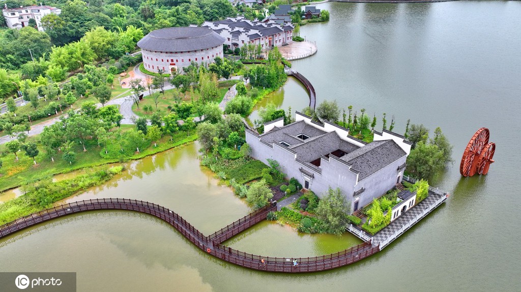 江西赣州：特色小镇入画来