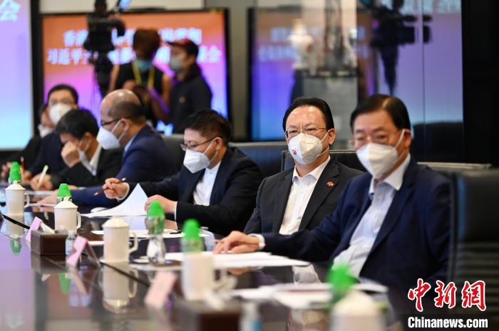 香港教育界8日举行“学习宣传贯彻习近平主席重要讲话精神座谈会”。　李志华 摄