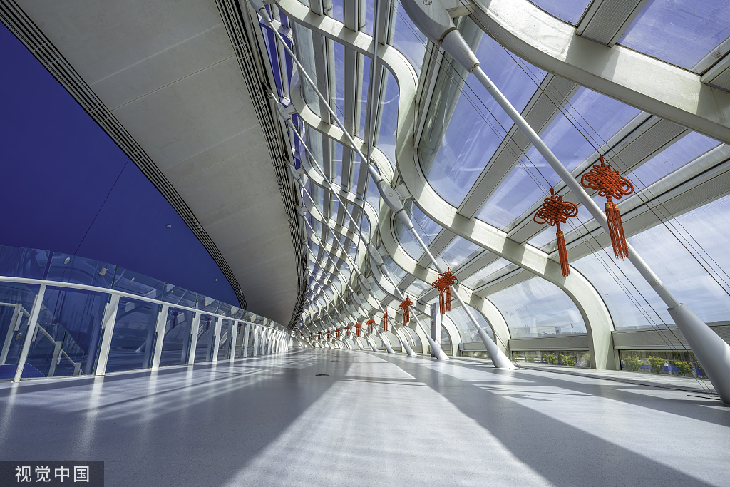 北京：国家速滑馆开馆 众多游客前来体验奥运赛道