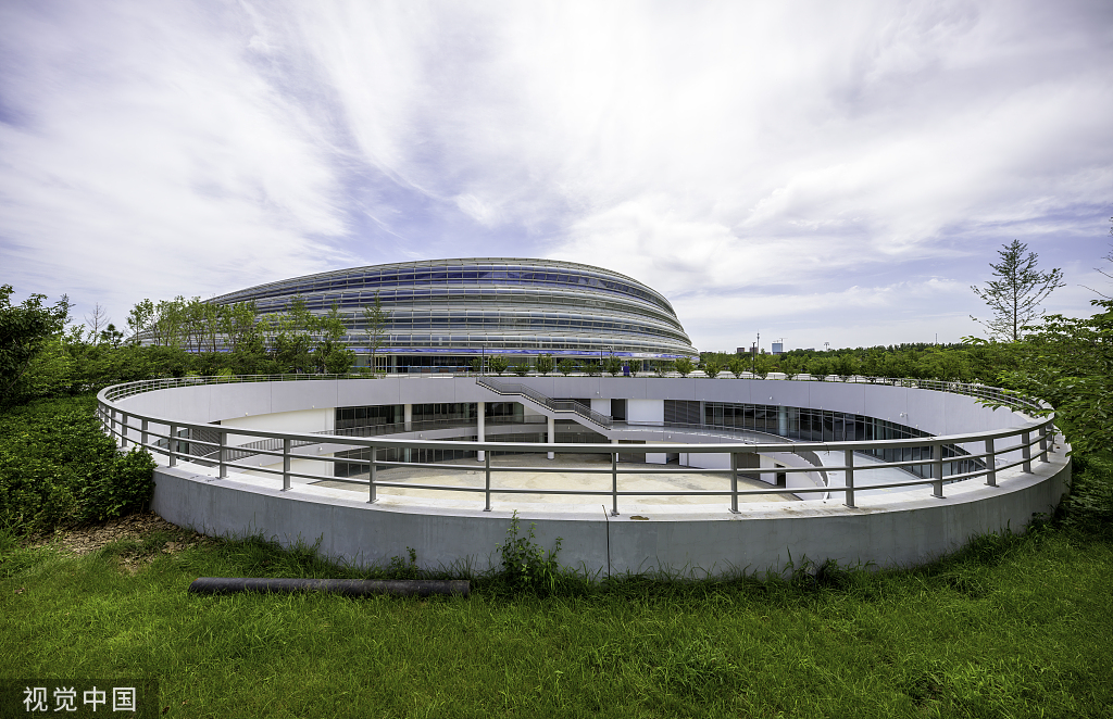 北京：国家速滑馆开馆 众多游客前来体验奥运赛道