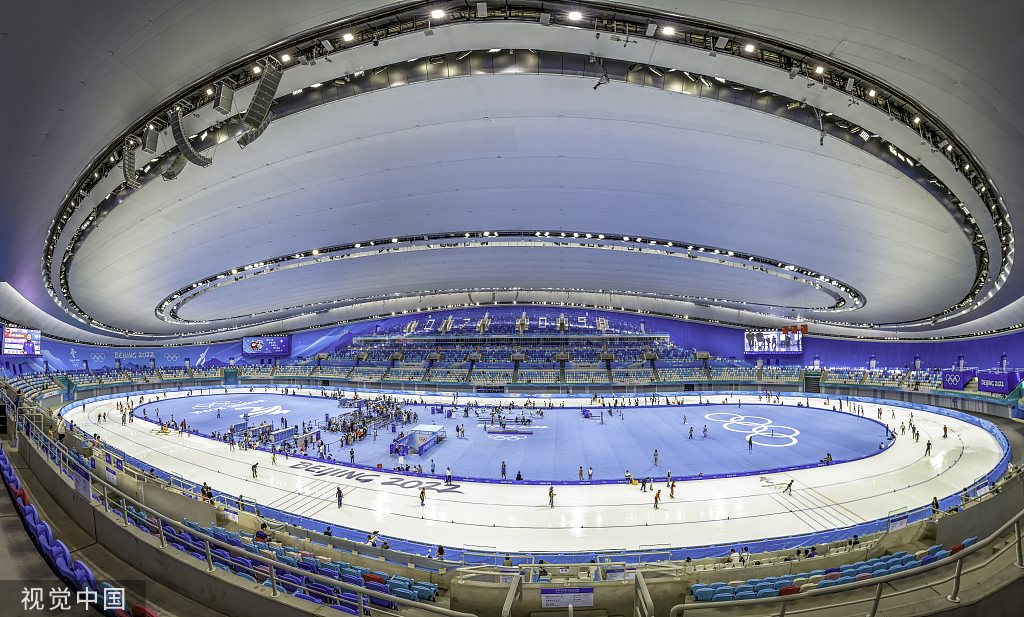 北京：国家速滑馆开馆 众多游客前来体验奥运赛道