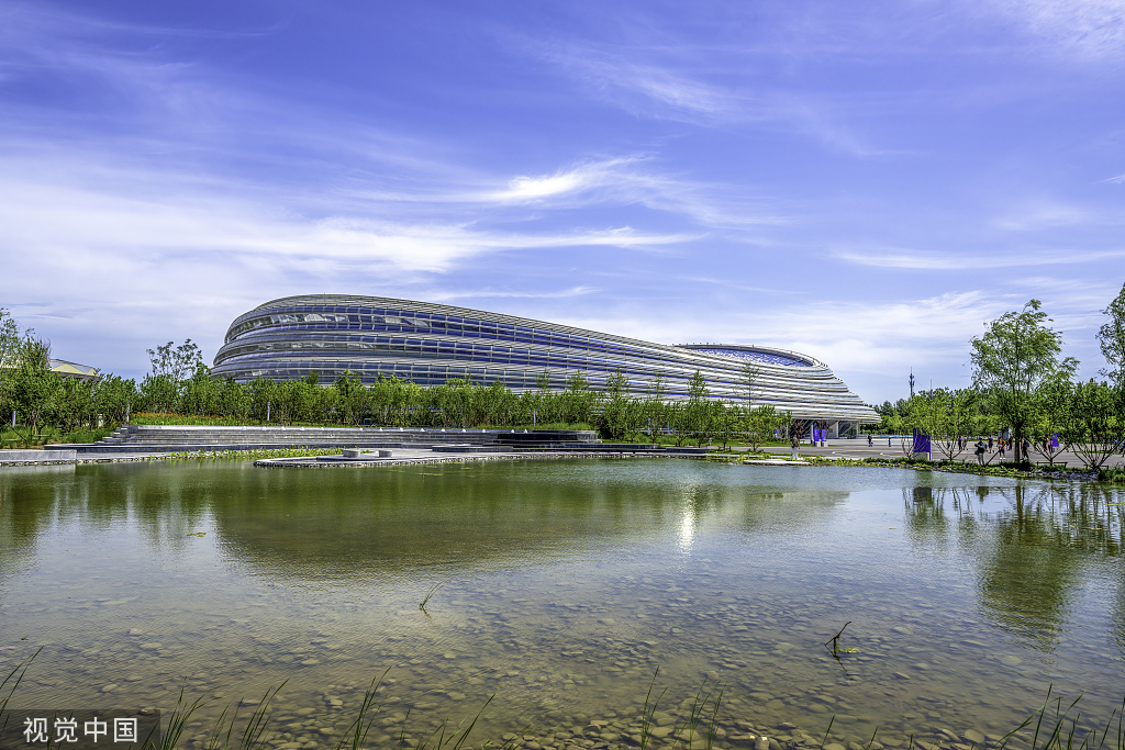 北京：国家速滑馆开馆 众多游客前来体验奥运赛道