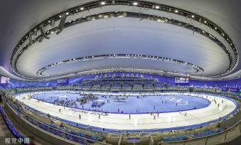 北京：国家速滑馆开馆 众多游客前来体验奥运赛道