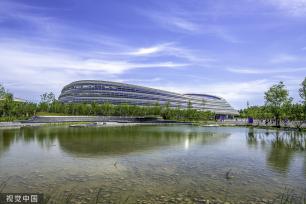 北京：国家速滑馆开馆 众多游客前来体验奥运赛道