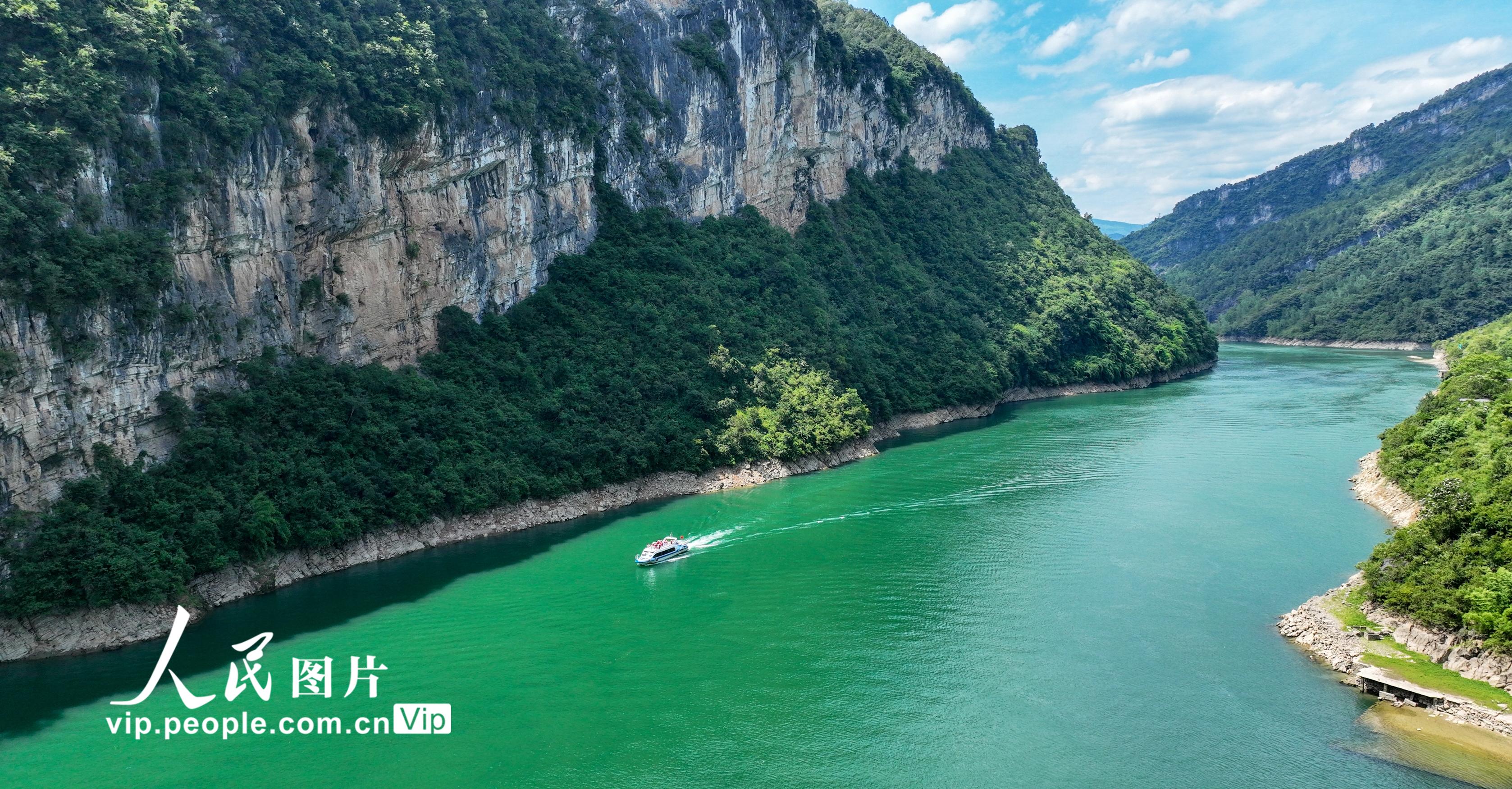 重庆酉阳：乌江画廊享清凉