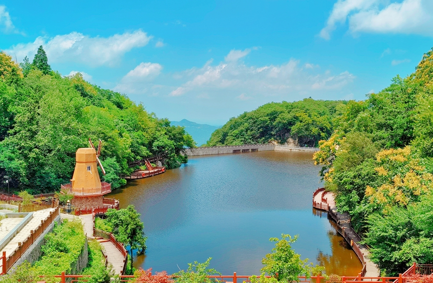 河南信阳：“醉”美鸡公山 盛夏无酷暑