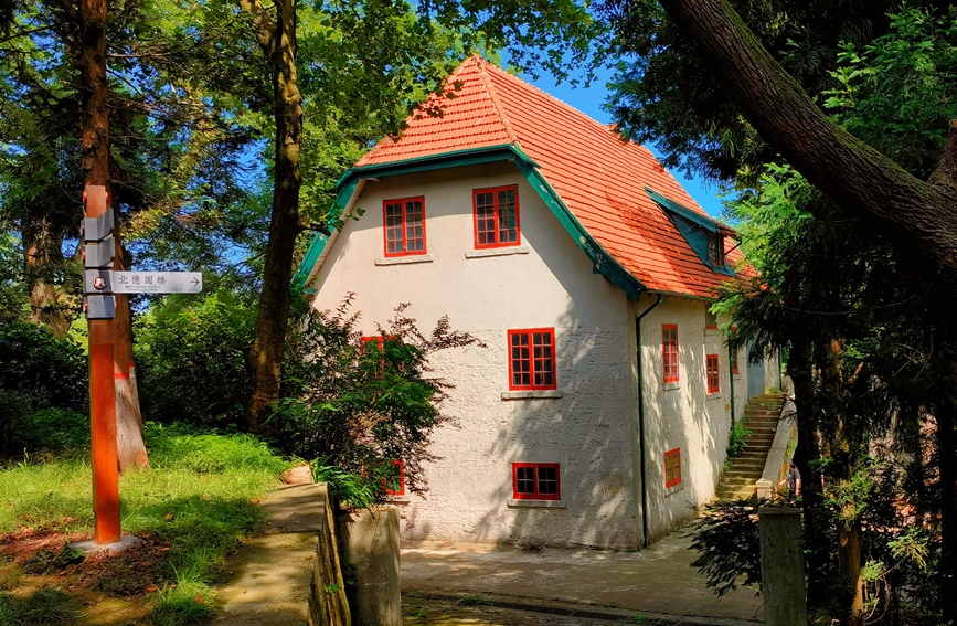 河南信阳：“醉”美鸡公山 盛夏无酷暑