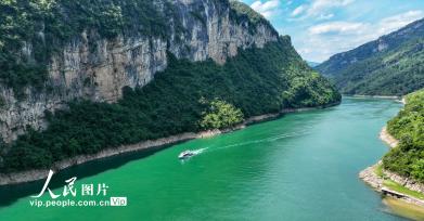 重庆酉阳：乌江画廊享清凉