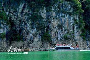 重庆酉阳：乌江画廊享清凉