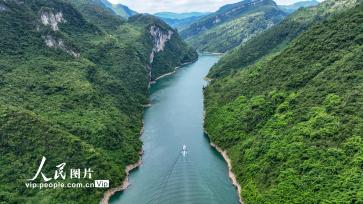重庆酉阳：乌江画廊享清凉