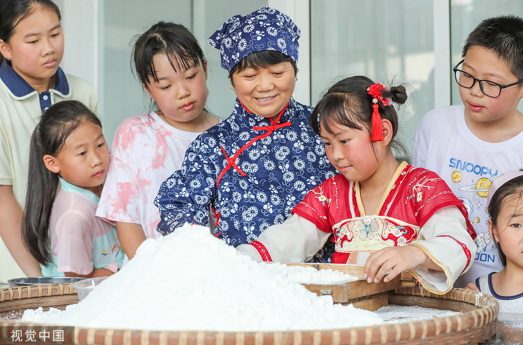 浙江德清：“荷花经济”助力乡村旅游