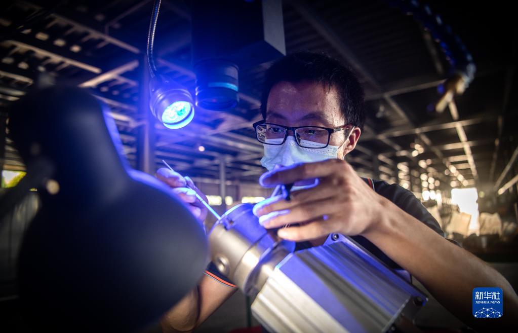 湖北：“老产业”新起来 “新产业”强起来