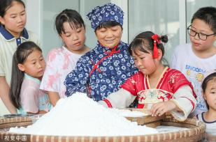 浙江德清：“荷花经济”助力乡村旅游